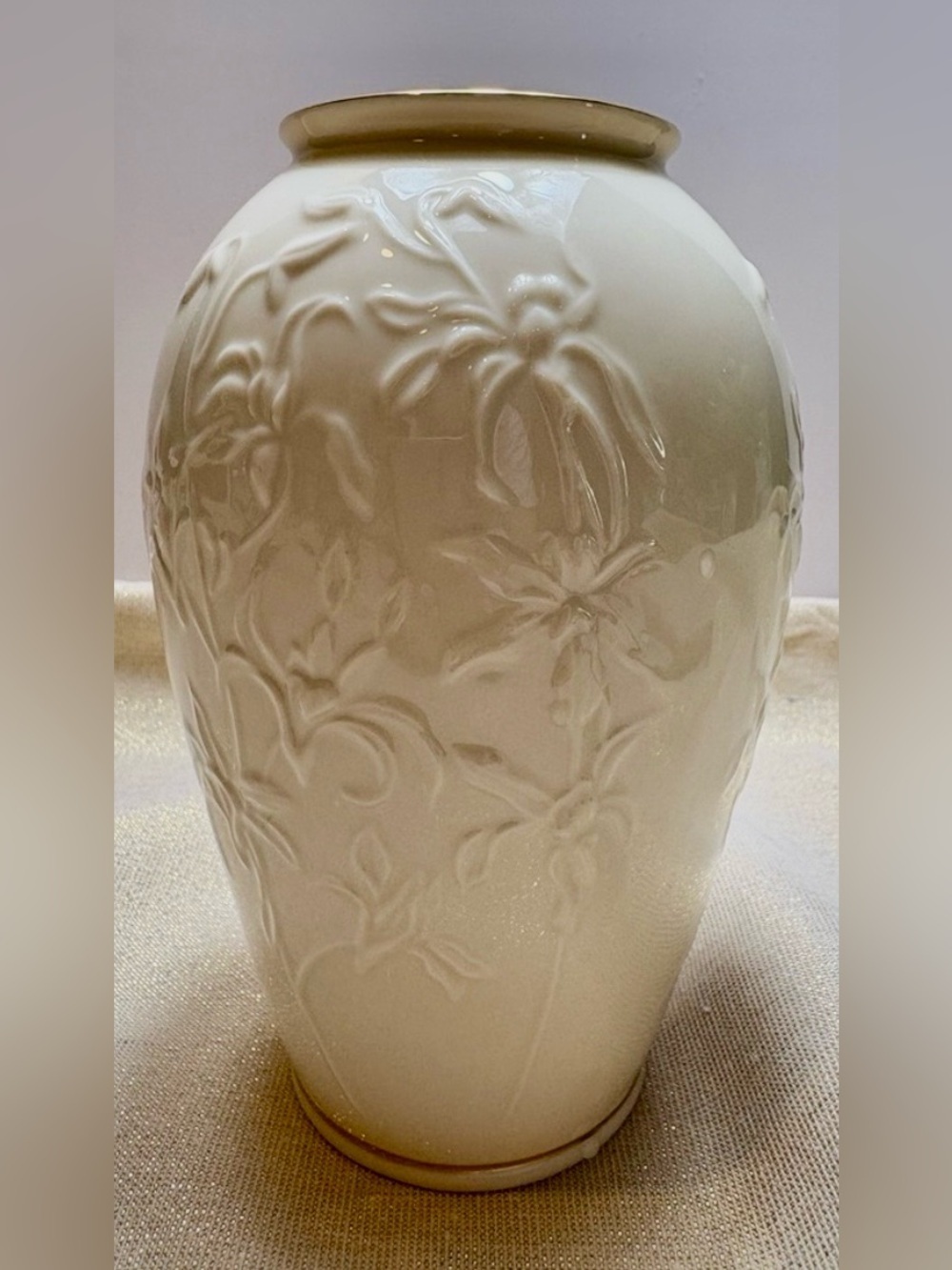 Lenox Masterpiece Small Vase Hand-Decorated w/ 24 Karat Gold Trim